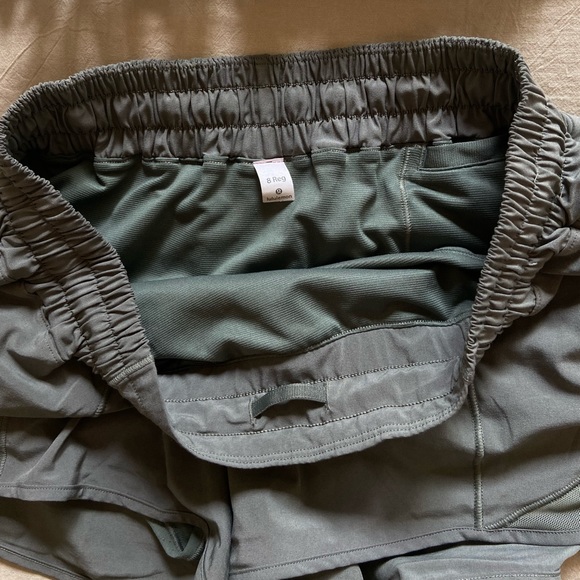 Lululemon / Hotty Hot Low-Rise Lined Short 2.5” - Picture 9 of 15